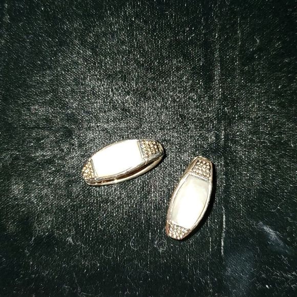Monet Silvertone Shell Mother‎ of Pearl Agates Clip-On Magnetic Hoop Earrings - Picture 1 of 7